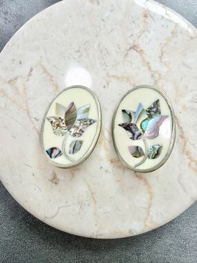 Vintage White Oval Mother-of-Pearl Earrings Clip-on’s Floral Inlay Alace